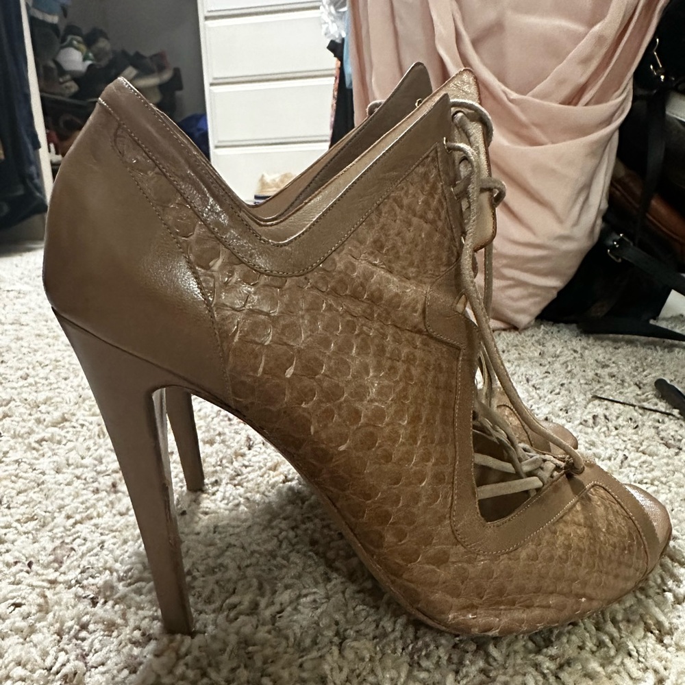 Nicholas Kirkwood lace up heel